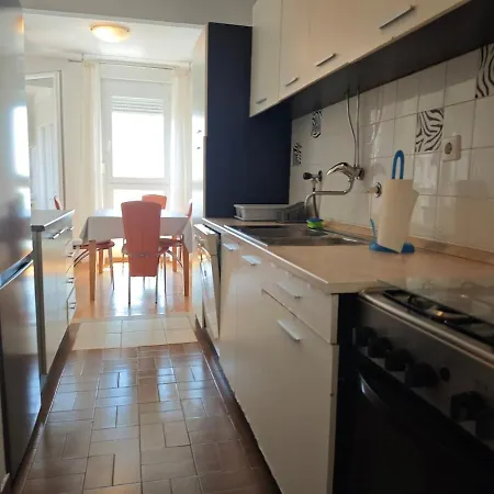 Spacious Near Center, & Bus * Zadar