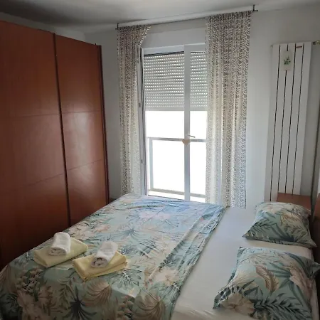 Spacious Near Center, & Bus *