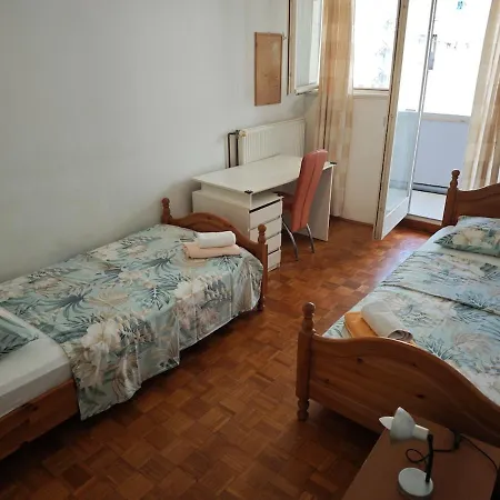 Apartment Spacious Near Center, & Bus