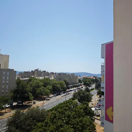 Spacious Near Center, & Bus